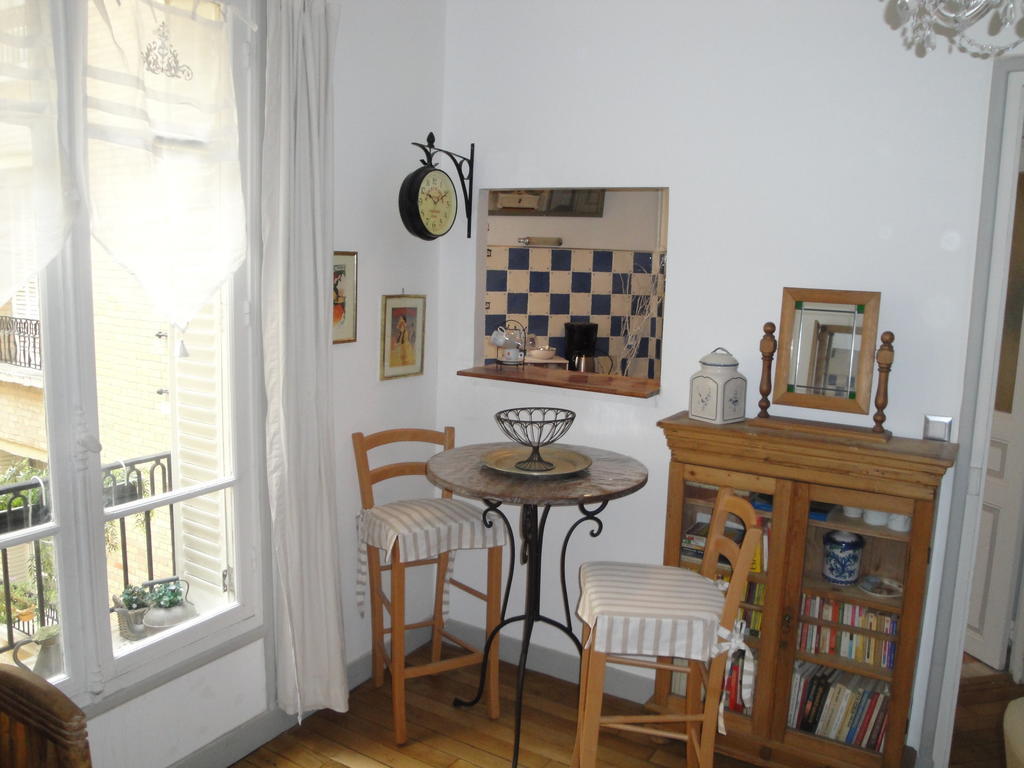 Almeria Garden Apartment Париж Стая снимка